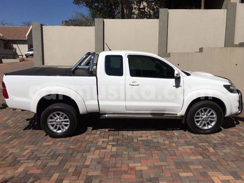 Big with watermark toyota hilux matabeleland south beitbridge 19002