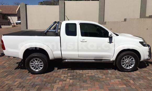 Buy Used Toyota Hilux White Car in Beitbridge in Matabeleland South Buy Used Toyota Hilux White Car in Beitbridge in Matabeleland South