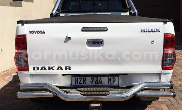 Buy Used Toyota Hilux White Car in Beitbridge in Matabeleland South Buy Used Toyota Hilux White Car in Beitbridge in Matabeleland South