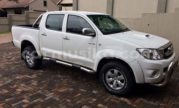 Buy Used Toyota Hilux White Car in Beitbridge in Matabeleland South Buy Used Toyota Hilux White Car in Beitbridge in Matabeleland South