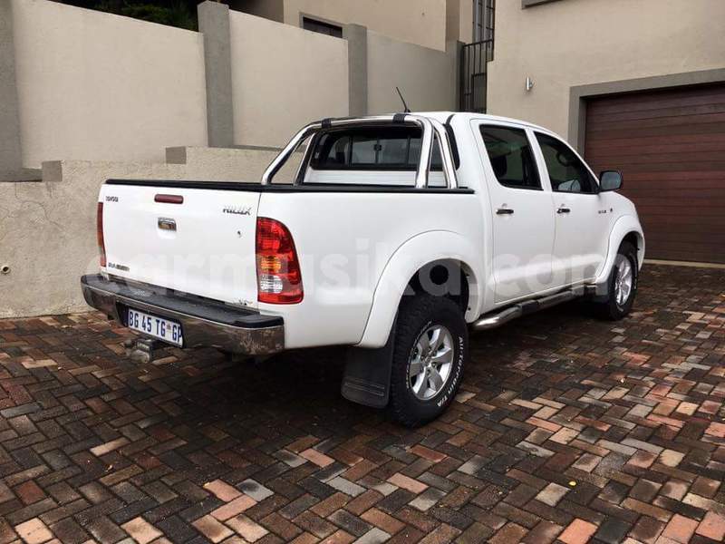 Big with watermark toyota hilux matabeleland south beitbridge 19004