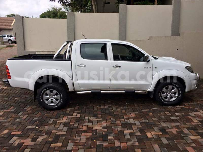 Big with watermark toyota hilux matabeleland south beitbridge 19004