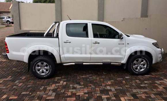 Tenga Tsaru Toyota Hilux Chena Mota in Beitbridge in Matabeleland South Tenga Tsaru Toyota Hilux Chena Mota in Beitbridge in Matabeleland South