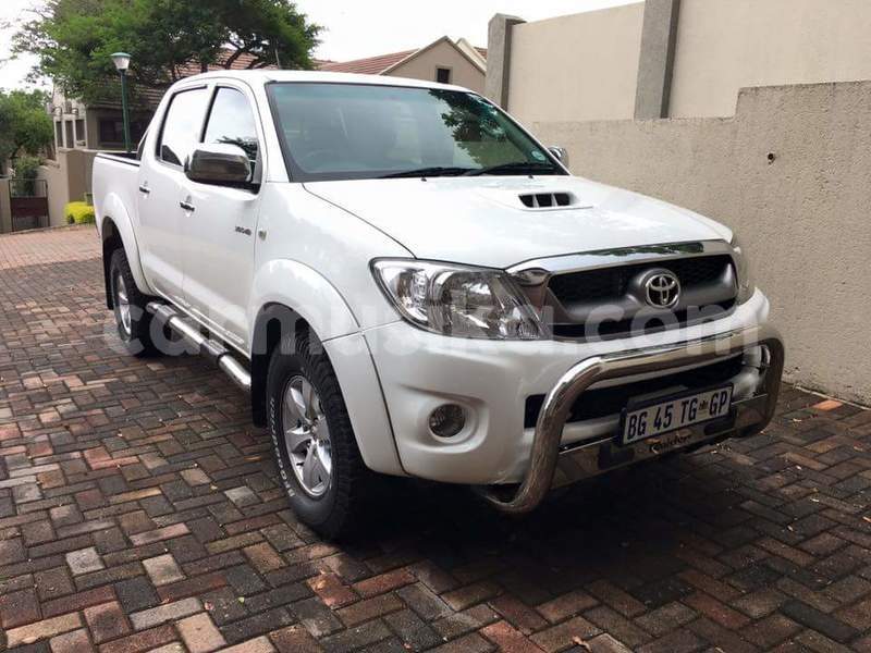 Big with watermark toyota hilux matabeleland south beitbridge 19004