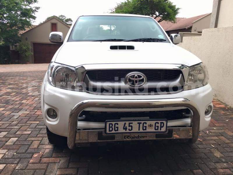 Big with watermark toyota hilux matabeleland south beitbridge 19004