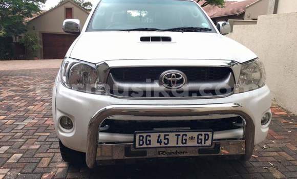 Tenga Tsaru Toyota Hilux Chena Mota in Beitbridge in Matabeleland South Tenga Tsaru Toyota Hilux Chena Mota in Beitbridge in Matabeleland South