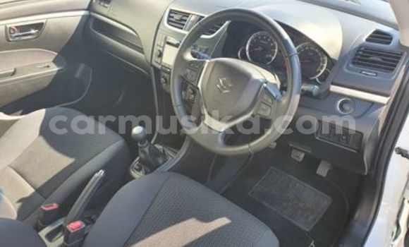 Nunua Ilio tumika Suzuki Swift Nyeupe Gari ndani ya Beitbridge nchini Matabeleland Kusini Nunua Ilio tumika Suzuki Swift Nyeupe Gari ndani ya Beitbridge nchini Matabeleland Kusini