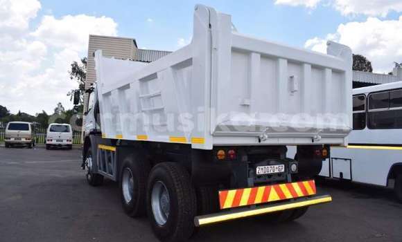Tenga Tsaru Mercedes‒Benz Tipper Chena Rori in Beitbridge in Matabeleland South Tenga Tsaru Mercedes‒Benz Tipper Chena Rori in Beitbridge in Matabeleland South