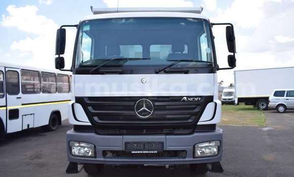 Tenga Tsaru Mercedes‒Benz Tipper Chena Rori in Beitbridge in Matabeleland South Tenga Tsaru Mercedes‒Benz Tipper Chena Rori in Beitbridge in Matabeleland South