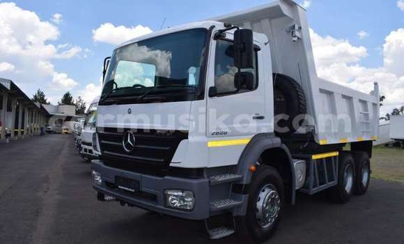 Tenga Tsaru Mercedes‒Benz Tipper Chena Rori in Beitbridge in Matabeleland South Tenga Tsaru Mercedes‒Benz Tipper Chena Rori in Beitbridge in Matabeleland South