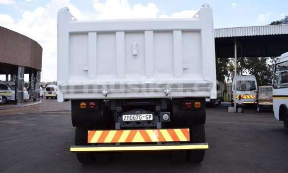 Tenga Tsaru Mercedes‒Benz Tipper Chena Rori in Beitbridge in Matabeleland South Tenga Tsaru Mercedes‒Benz Tipper Chena Rori in Beitbridge in Matabeleland South