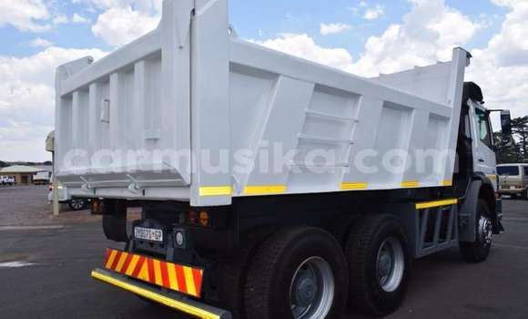 Tenga Tsaru Mercedes‒Benz Tipper Chena Rori in Beitbridge in Matabeleland South Tenga Tsaru Mercedes‒Benz Tipper Chena Rori in Beitbridge in Matabeleland South