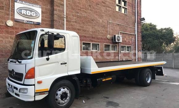 Buy Used Toyota Dyna White Truck in Beitbridge in Matabeleland South
