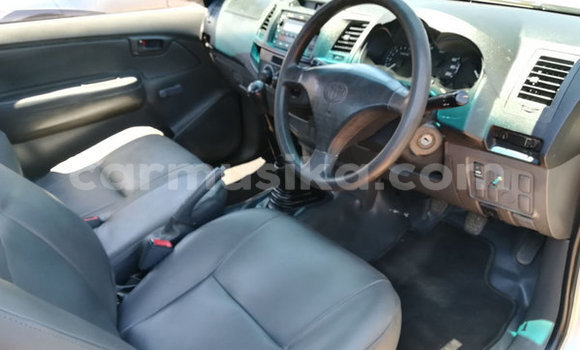 Tenga Tsaru Toyota Hilux Sirivha Mota in Beitbridge in Matabeleland South Tenga Tsaru Toyota Hilux Sirivha Mota in Beitbridge in Matabeleland South