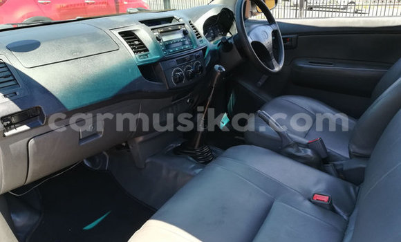 Tenga Tsaru Toyota Hilux Sirivha Mota in Beitbridge in Matabeleland South Tenga Tsaru Toyota Hilux Sirivha Mota in Beitbridge in Matabeleland South