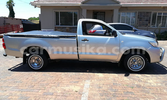 Tenga Tsaru Toyota Hilux Sirivha Mota in Beitbridge in Matabeleland South Tenga Tsaru Toyota Hilux Sirivha Mota in Beitbridge in Matabeleland South