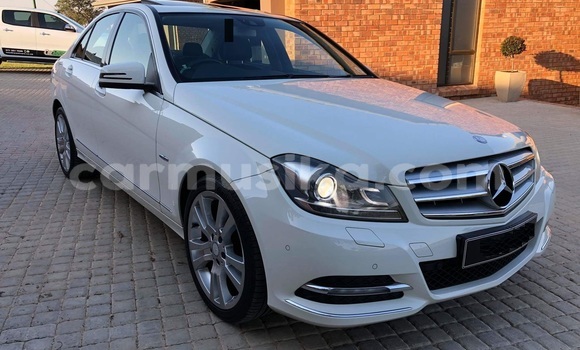 Buy Used Mercedes‒Benz C–Class White Car in Beitbridge in Matabeleland South