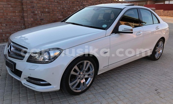 Tenga Tsaru Mercedes‒Benz C–Class Chena Mota in Beitbridge in Matabeleland South Tenga Tsaru Mercedes‒Benz C–Class Chena Mota in Beitbridge in Matabeleland South
