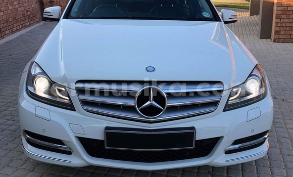 Tenga Tsaru Mercedes‒Benz C–Class Chena Mota in Beitbridge in Matabeleland South Tenga Tsaru Mercedes‒Benz C–Class Chena Mota in Beitbridge in Matabeleland South