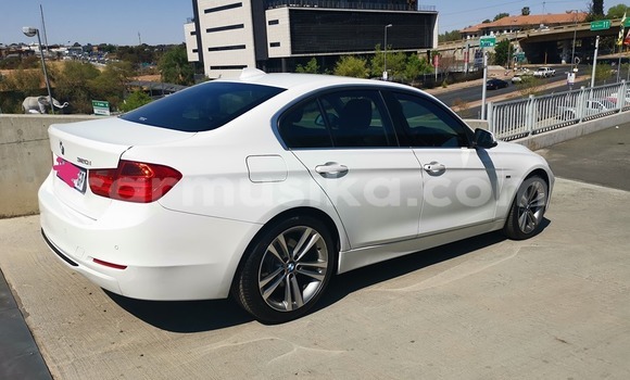 Tenga Tsaru BMW 3–Series Chena Mota in Beitbridge in Matabeleland South Tenga Tsaru BMW 3–Series Chena Mota in Beitbridge in Matabeleland South