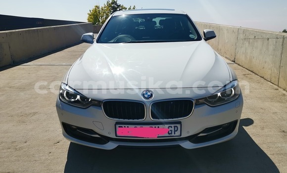 Tenga Tsaru BMW 3–Series Chena Mota in Beitbridge in Matabeleland South Tenga Tsaru BMW 3–Series Chena Mota in Beitbridge in Matabeleland South