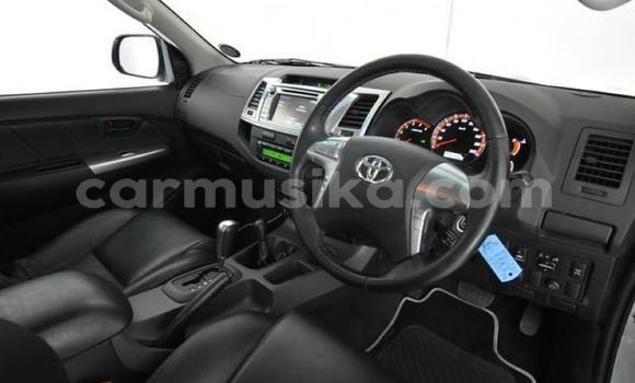 Tenga Tsaru Toyota Hilux Sirivha Mota in Beitbridge in Matabeleland South Tenga Tsaru Toyota Hilux Sirivha Mota in Beitbridge in Matabeleland South