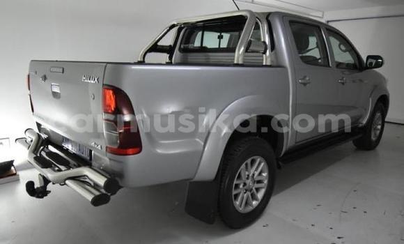 Tenga Tsaru Toyota Hilux Sirivha Mota in Beitbridge in Matabeleland South Tenga Tsaru Toyota Hilux Sirivha Mota in Beitbridge in Matabeleland South