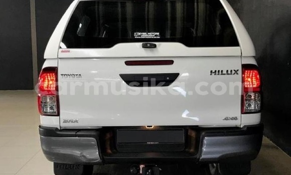 Tenga Tsaru Toyota Hilux Chena Mota in Beitbridge in Matabeleland South Tenga Tsaru Toyota Hilux Chena Mota in Beitbridge in Matabeleland South