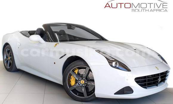 Nunua Ilio tumika Ferrari California Nyeupe Gari ndani ya Beitbridge nchini Matabeleland Kusini