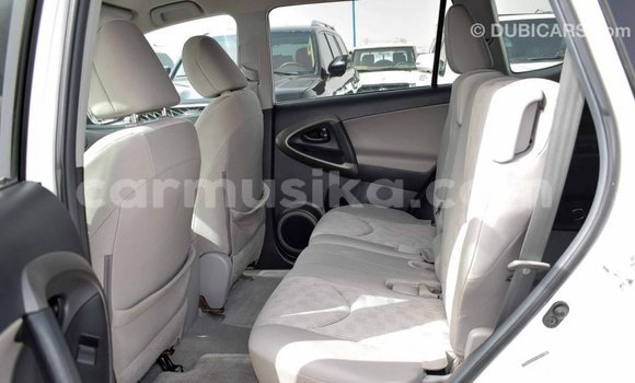 Acheter Import Utilitaire Toyota HiAce Blanc à Import - Dubai, Harare Acheter Import Utilitaire Toyota HiAce Blanc à Import - Dubai, Harare