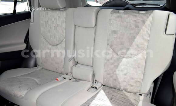 Acheter Import Utilitaire Toyota HiAce Blanc à Import - Dubai, Harare Acheter Import Utilitaire Toyota HiAce Blanc à Import - Dubai, Harare