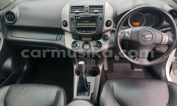 Buy Used Toyota RAV4 White Car in Beitbridge in Matabeleland South Buy Used Toyota RAV4 White Car in Beitbridge in Matabeleland South
