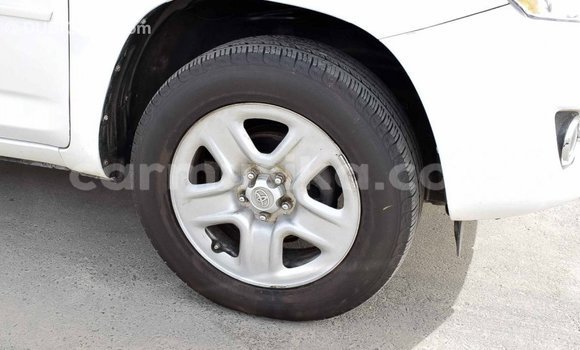 Acheter Import Utilitaire Toyota HiAce Blanc à Import - Dubai, Harare Acheter Import Utilitaire Toyota HiAce Blanc à Import - Dubai, Harare