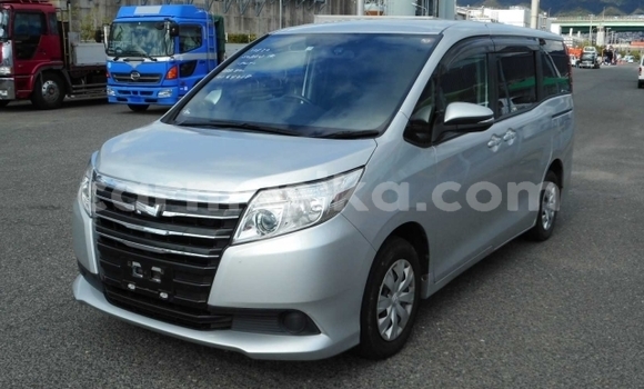 Buy Used Toyota Noah Silver Car in Beitbridge in Matabeleland South