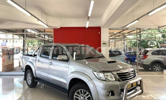 Nunua Ilio tumika Toyota Hilux Fedha Gari ndani ya Beitbridge nchini Matabeleland Kusini Nunua Ilio tumika Toyota Hilux Fedha Gari ndani ya Beitbridge nchini Matabeleland Kusini