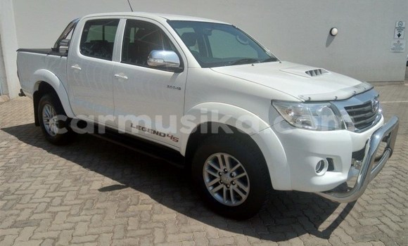 Buy Used Toyota Hilux White Car in Beitbridge in Matabeleland South