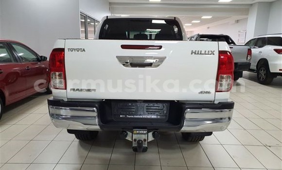 Tenga Tsaru Toyota Hilux Chena Mota in Beitbridge in Matabeleland South Tenga Tsaru Toyota Hilux Chena Mota in Beitbridge in Matabeleland South
