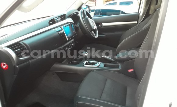 Tenga Tsaru Toyota Hilux Chena Mota in Beitbridge in Matabeleland South Tenga Tsaru Toyota Hilux Chena Mota in Beitbridge in Matabeleland South