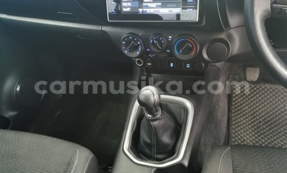 Nunua Ilio tumika Toyota Hilux Fedha Gari ndani ya Beitbridge nchini Matabeleland Kusini Nunua Ilio tumika Toyota Hilux Fedha Gari ndani ya Beitbridge nchini Matabeleland Kusini