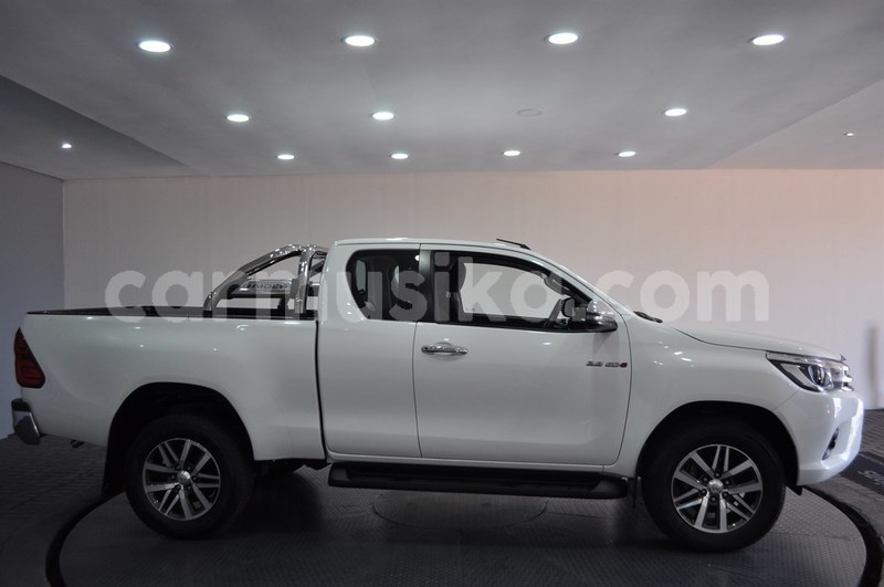 Big with watermark toyota hilux matabeleland south beitbridge 19048