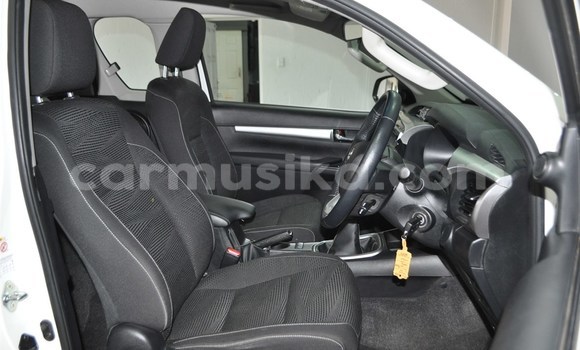 Tenga Tsaru Toyota Hilux Chena Mota in Beitbridge in Matabeleland South Tenga Tsaru Toyota Hilux Chena Mota in Beitbridge in Matabeleland South