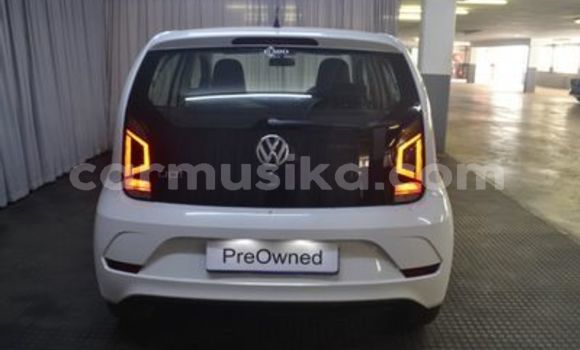Acheter Occasion Voiture Volkswagen up! Blanc à Beitbridge, Matabeleland South Acheter Occasion Voiture Volkswagen up! Blanc à Beitbridge, Matabeleland South