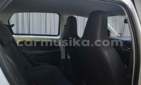 Acheter Occasion Voiture Volkswagen up! Blanc à Beitbridge, Matabeleland South Acheter Occasion Voiture Volkswagen up! Blanc à Beitbridge, Matabeleland South