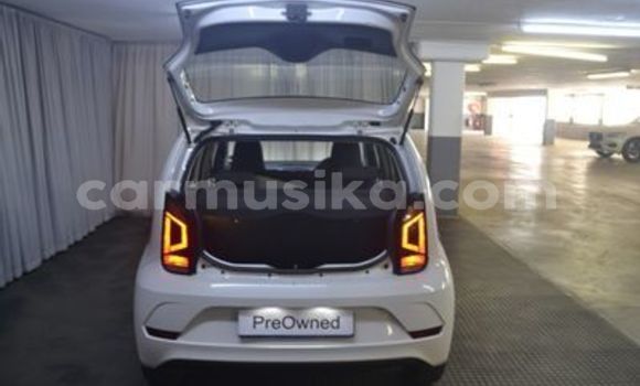 Acheter Occasion Voiture Volkswagen up! Blanc à Beitbridge, Matabeleland South Acheter Occasion Voiture Volkswagen up! Blanc à Beitbridge, Matabeleland South