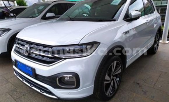 Acheter Occasion Voiture Volkswagen T-Roc Blanc à Beitbridge, Matabeleland South