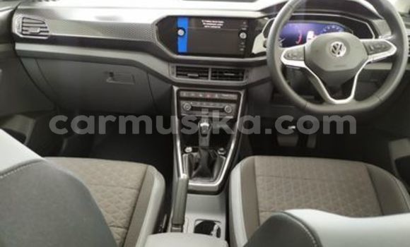 Acheter Occasion Voiture Volkswagen T-Roc Blanc à Beitbridge, Matabeleland South Acheter Occasion Voiture Volkswagen T-Roc Blanc à Beitbridge, Matabeleland South