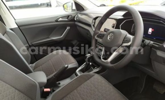 Acheter Occasion Voiture Volkswagen T-Roc Blanc à Beitbridge, Matabeleland South Acheter Occasion Voiture Volkswagen T-Roc Blanc à Beitbridge, Matabeleland South