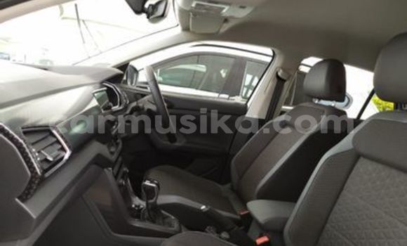 Acheter Occasion Voiture Volkswagen T-Roc Blanc à Beitbridge, Matabeleland South Acheter Occasion Voiture Volkswagen T-Roc Blanc à Beitbridge, Matabeleland South