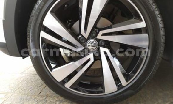 Acheter Occasion Voiture Volkswagen T-Roc Blanc à Beitbridge, Matabeleland South Acheter Occasion Voiture Volkswagen T-Roc Blanc à Beitbridge, Matabeleland South