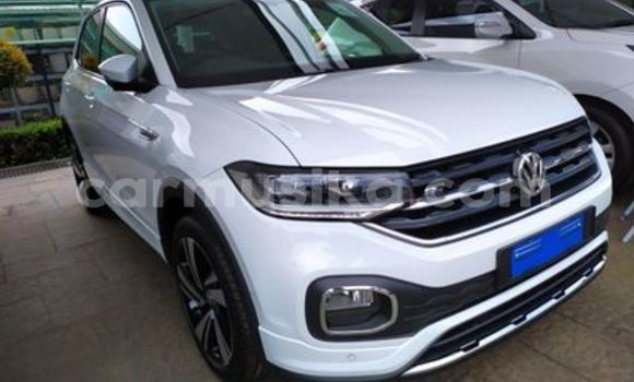 Acheter Occasion Voiture Volkswagen T-Roc Blanc à Beitbridge, Matabeleland South Acheter Occasion Voiture Volkswagen T-Roc Blanc à Beitbridge, Matabeleland South